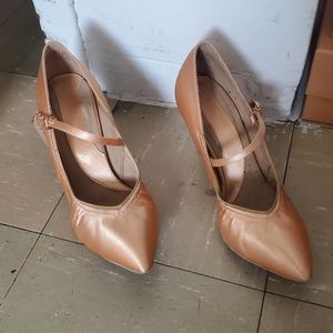 Capezio Dance Shoes Size 8